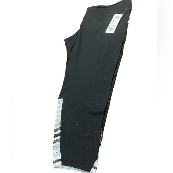 Shape size 3x leggings. Moisture wicking . Stretch/ tighter fit more movement. - Picture 2 of 6